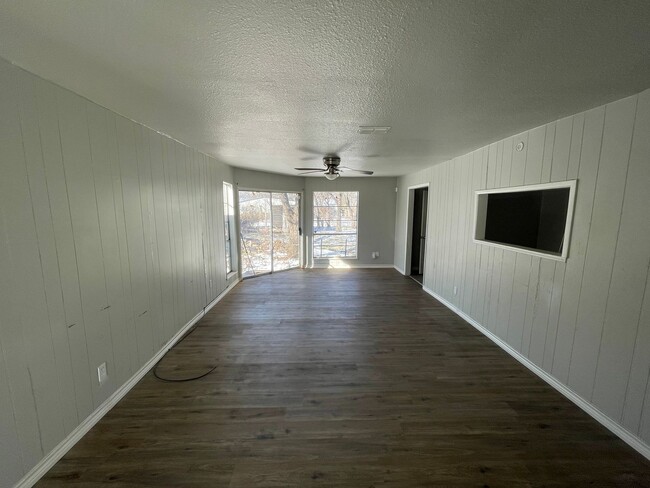 Building Photo - 3 bedroom, 2 bath