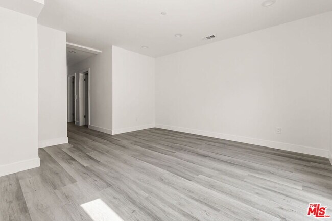 Building Photo - 2938 West Blvd