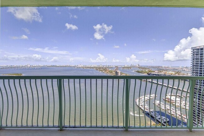 Building Photo - 1756 N Bayshore Dr