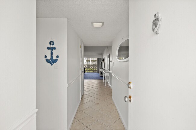 Building Photo - 909 Santa Rosa Blvd