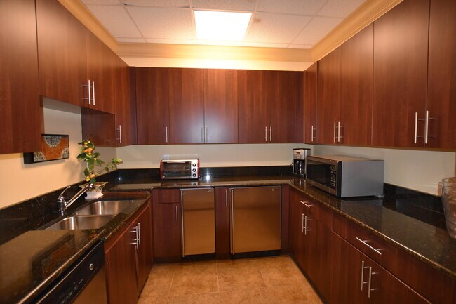 Building Photo - 4907 Midtown Ln