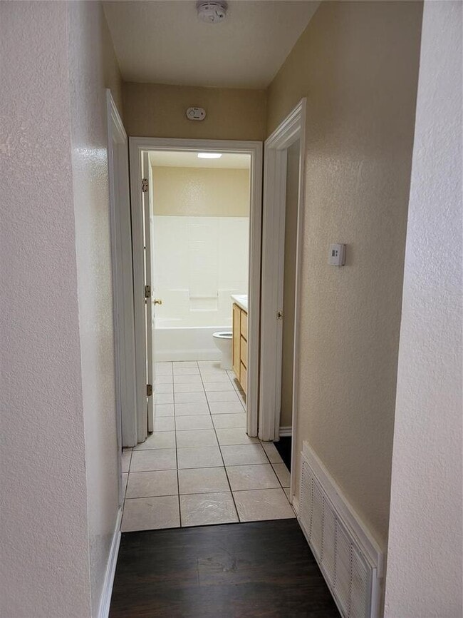 Building Photo - Spacious 3-2-2 in Granbury ...Coming soon.