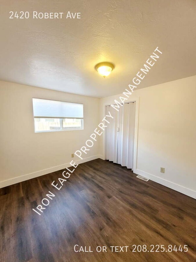 Building Photo - 2420 Robert Ave