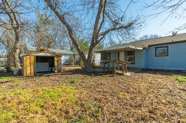 Building Photo - Charming 3-Bedroom Haven on Windsor Avenue...