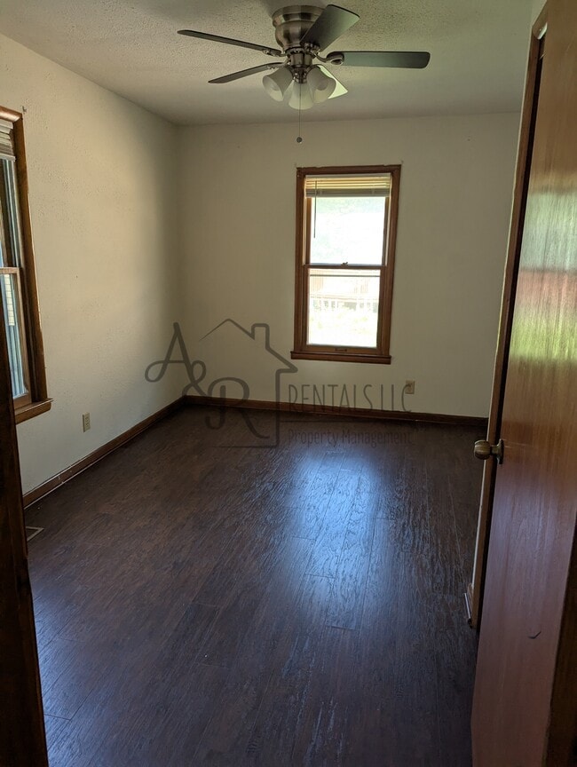 Building Photo - 115 W Monroe St