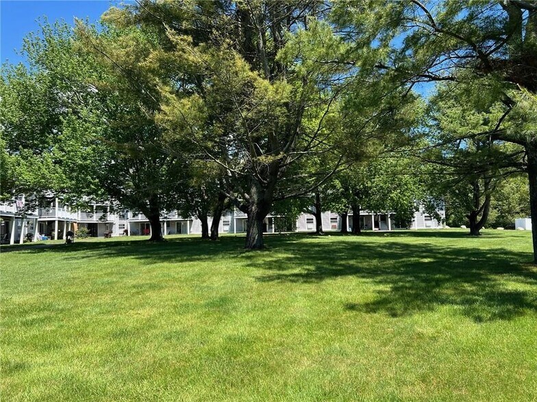 Building Photo - 354 S Pier Rd