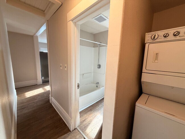 Building Photo - 1423 2nd Ave N