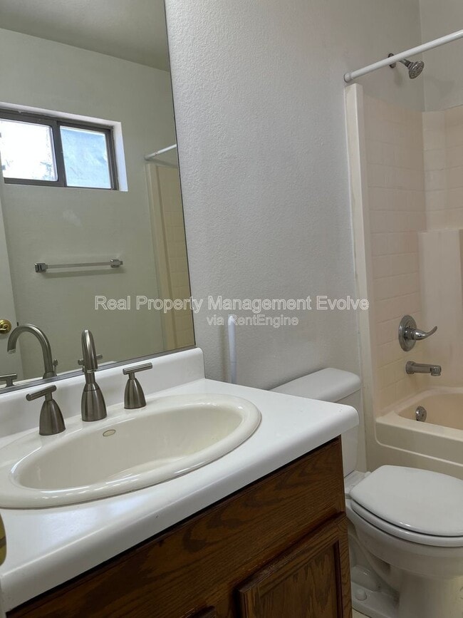 Building Photo - 10621 W Poinsettia Dr