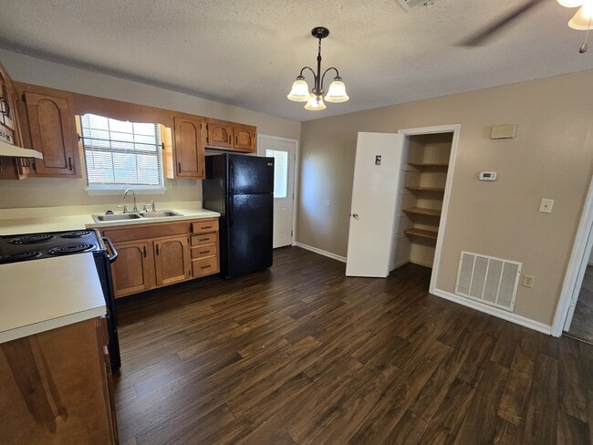 Building Photo - 403 E Lawnwood Ave