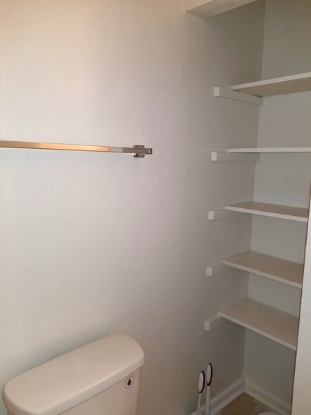 Storage - 2840 Colonial Ave SW