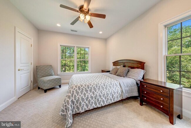 Building Photo - 18852 Ridgeback Ct