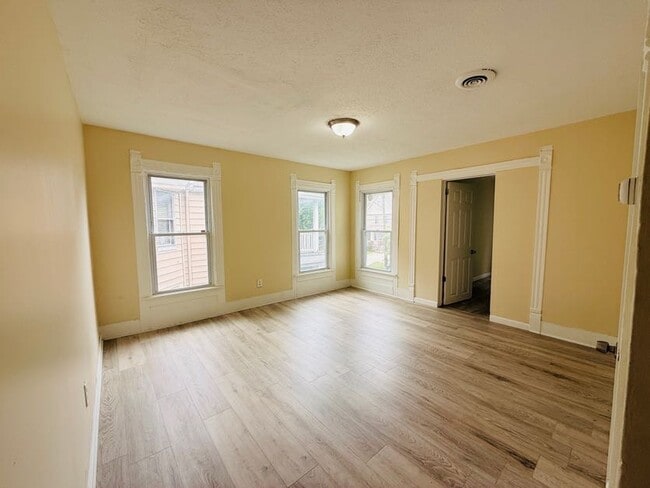 Building Photo - 3838 Marvin Ave