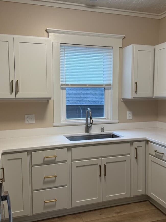 Building Photo - One Bedroom Duplex ( first floor)  $1160