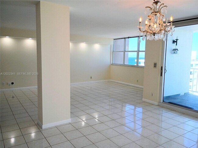 Building Photo - 1410 S Ocean Dr
