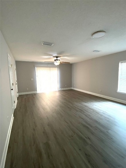 Building Photo - 86069 Pineview Dr