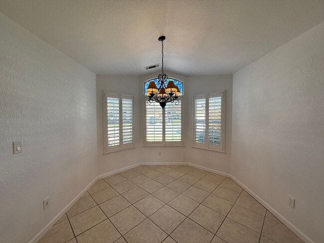 Building Photo - 4-bedroom Single Story home in Ripon!