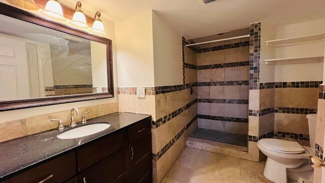 Building Photo - 206 Winchester St