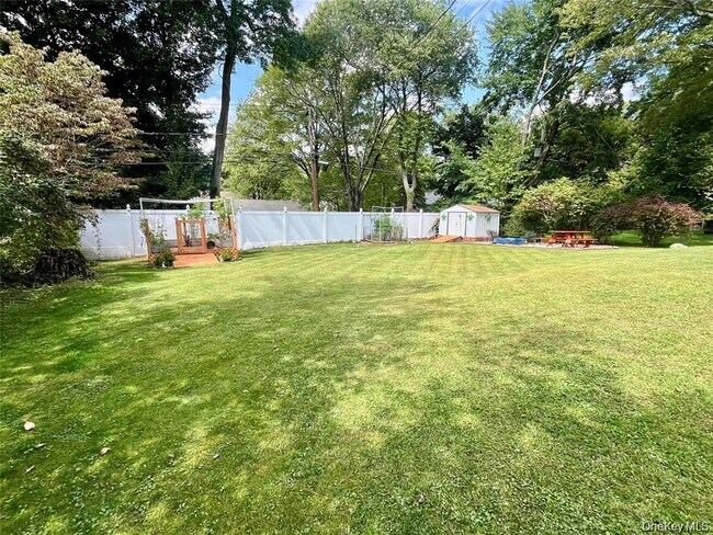 Building Photo - 33 Island View Ave