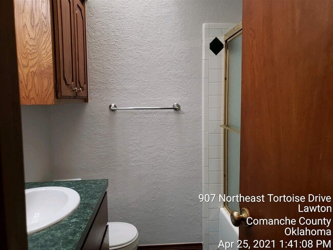Building Photo - 907 NE Tortoise Dr