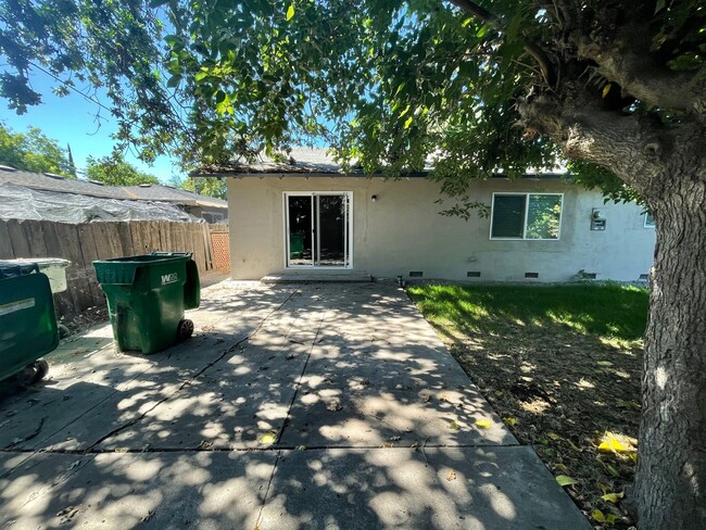 Building Photo - Recently updated 3 bedroom single story!