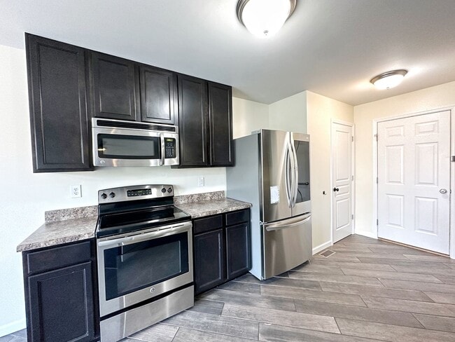 Building Photo - Coming SOON! Beautiful 3-Bedroom Townhome in Wentzville with Finished Basement and Community Amen...