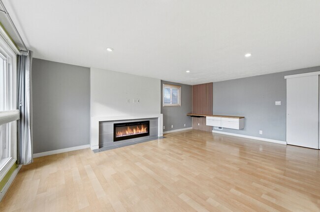 Building Photo - 1346 Phillips Ln