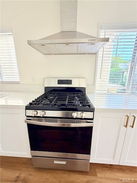 Building Photo - 1316 N Hollywood Way