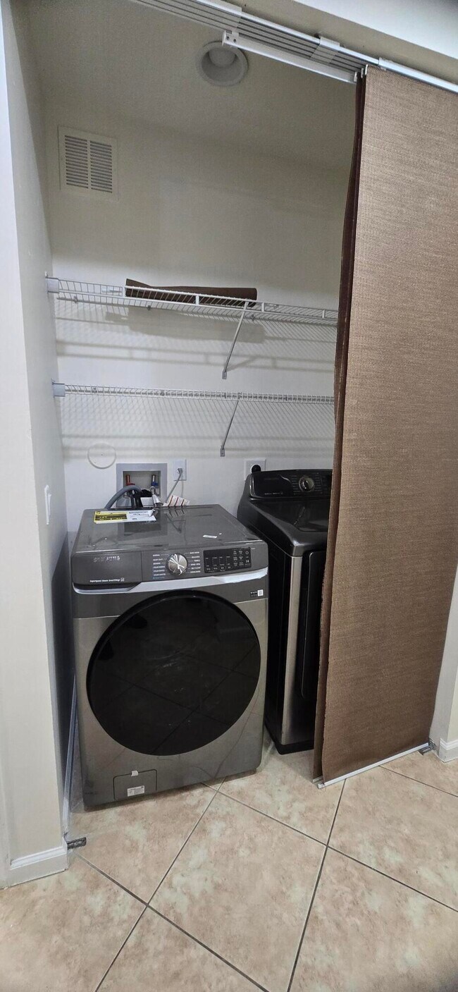 Building Photo - 3919 Passion Flower Rd