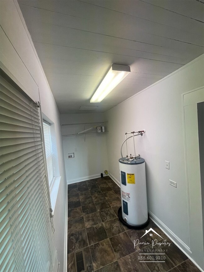 Building Photo - Gadsden Home PLUS 12 x 20 Storage Unit - Alabama