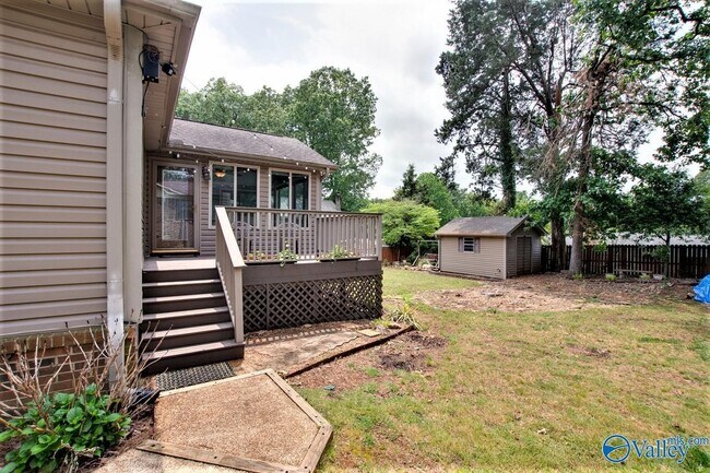 Building Photo - 697 Crestview Dr