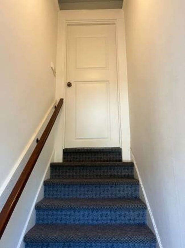 Building Photo - 2-3 Bedroom Apartment in Historic House