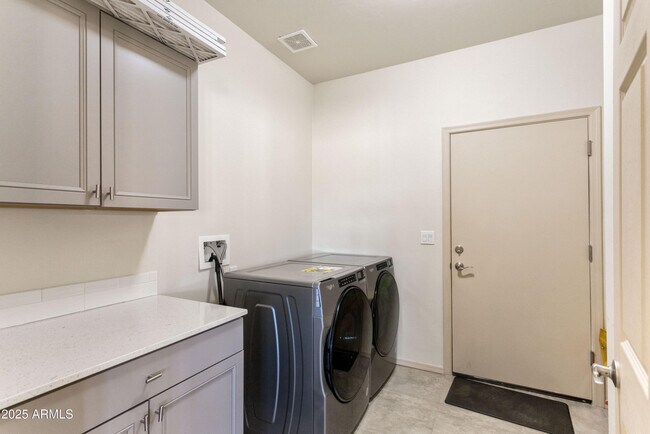 Building Photo - 8373 E Sunwing Ridge Dr