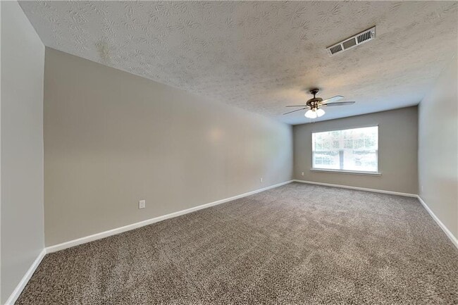 Building Photo - 405 Aristocrat Dr SW