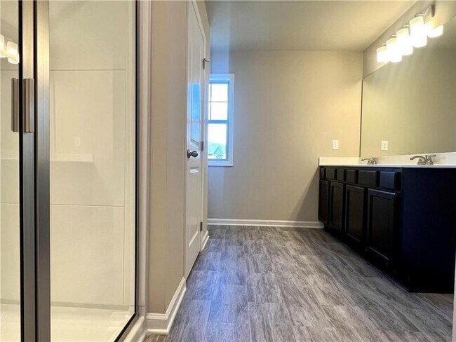 Building Photo - 114 Auburn Xing Wy