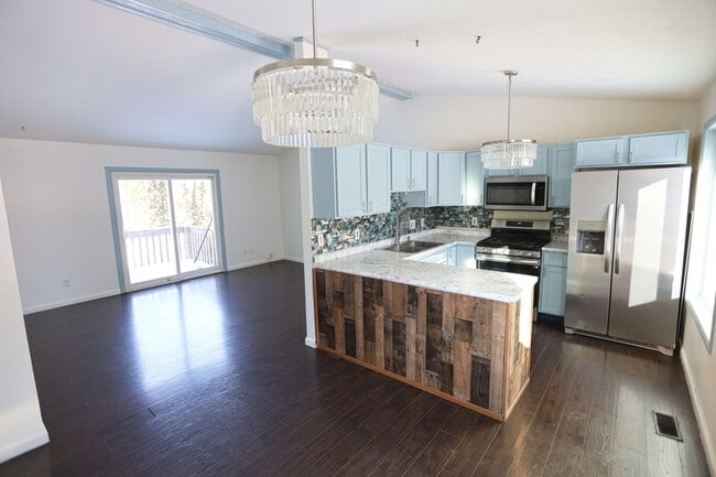 Building Photo - 2115 Brook Trails Ct SE