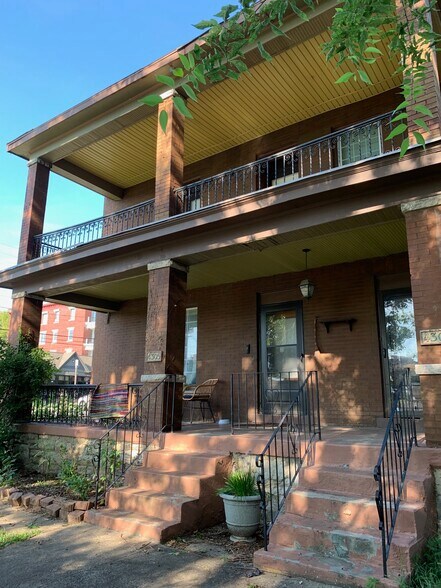 Building Photo - 4307 Walnut St