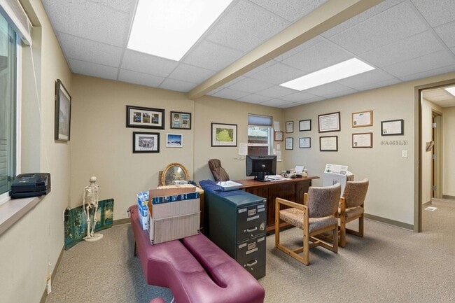 Building Photo - 107 E Holland Ave