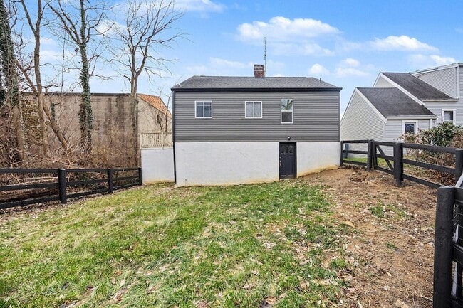 Building Photo - 12 Linwood Ave