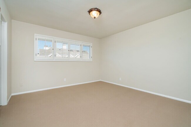 Building Photo - 14972 Camarosa Dr