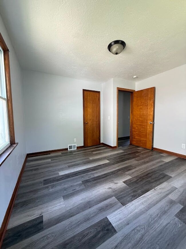 Building Photo - Two bedroom home with one car garage for rent - Canton NE