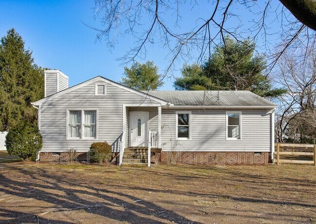 Primary Photo - 6318 Sledds Lake Rd