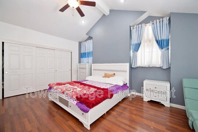 Building Photo - 8924 La Margarita Way