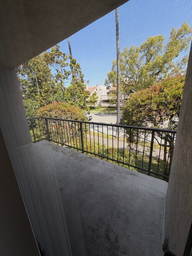 Building Photo - 400 E California Blvd