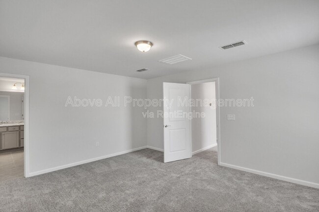 Building Photo - 840 McKenzie Pk Ter