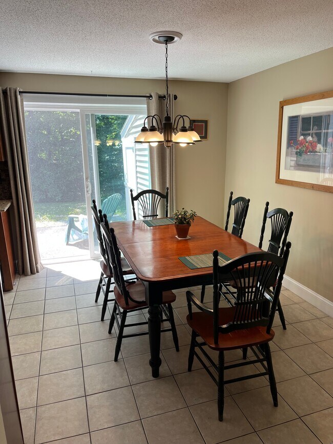 Building Photo - 1035 S Mammoth Rd