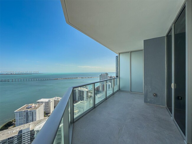 Building Photo - 1300 Brickell Bay Dr