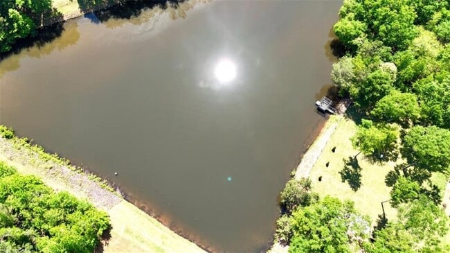 Building Photo - 219 Deerhill Dr