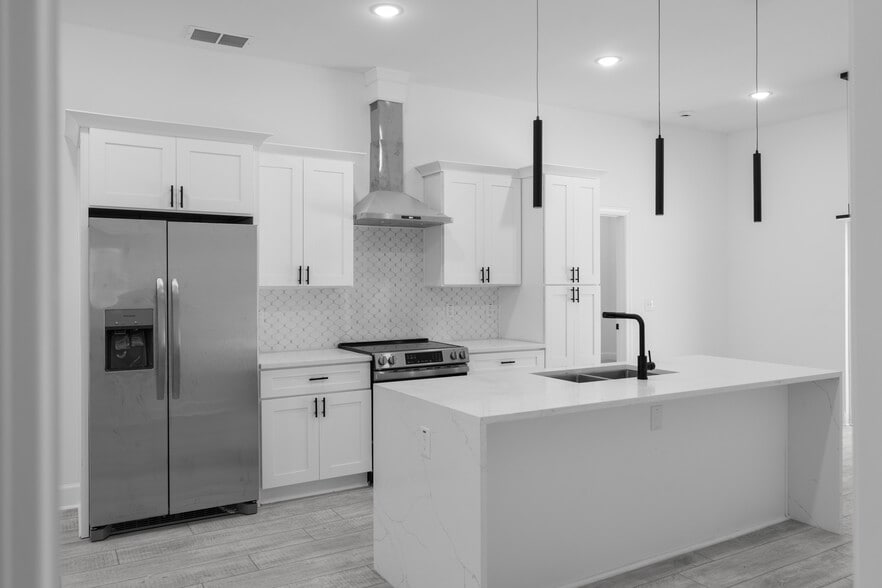 Building Photo - 101 Howell Dr SW