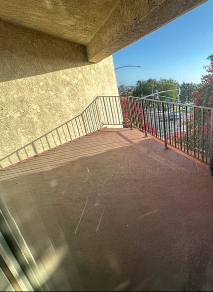 Building Photo - 2201 Saint Louis Ave