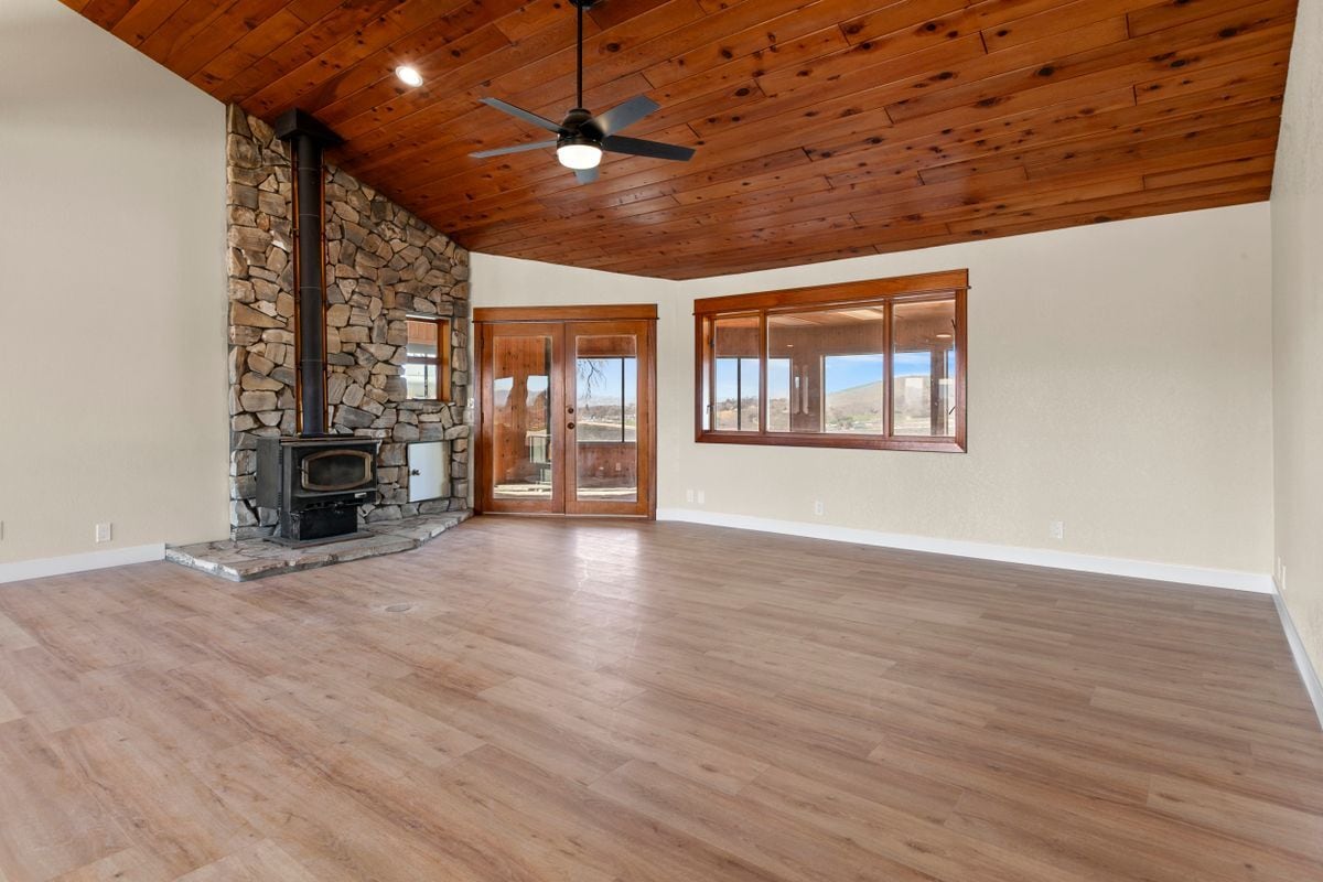 Building Photo - 8850 Rocky Canyon Rd